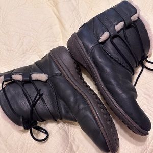 UGG us 9 SN 1932 Black boots Caspia Lace